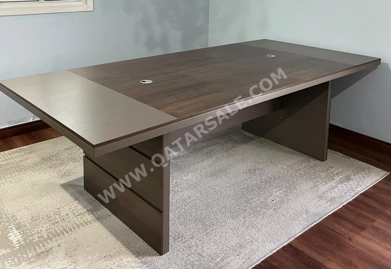 المكاتب ومكاتب الحاسوب - طاولة الاجتماعات - بنى