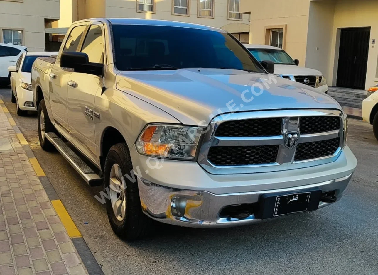 دودج  رام  اس ال تي  2017  اوتوماتيك  193,000 كم  8 سلندر  دفع رباعي  بيكب  فضي