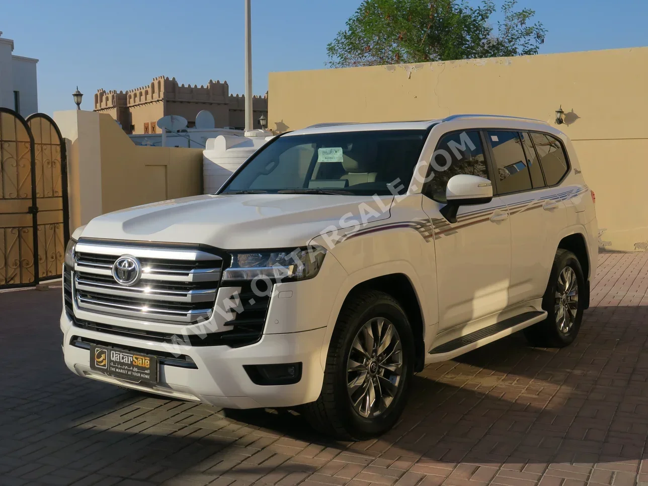 تويوتا  لاند كروزر  جي اكس ار توين توربو  2022  اوتوماتيك  121,000 كم  6 سلندر  دفع رباعي  اس يو في  أبيض  تحت الضمان