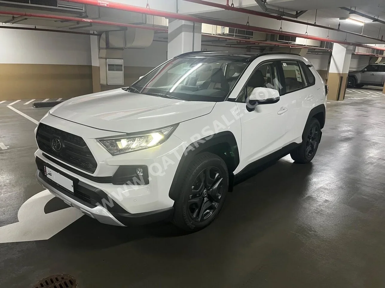 تويوتا راف 4 2025 اوتوماتيك 0 كم 4 سلندر دفع رباعي اس يو في أبيض تحت الضمان