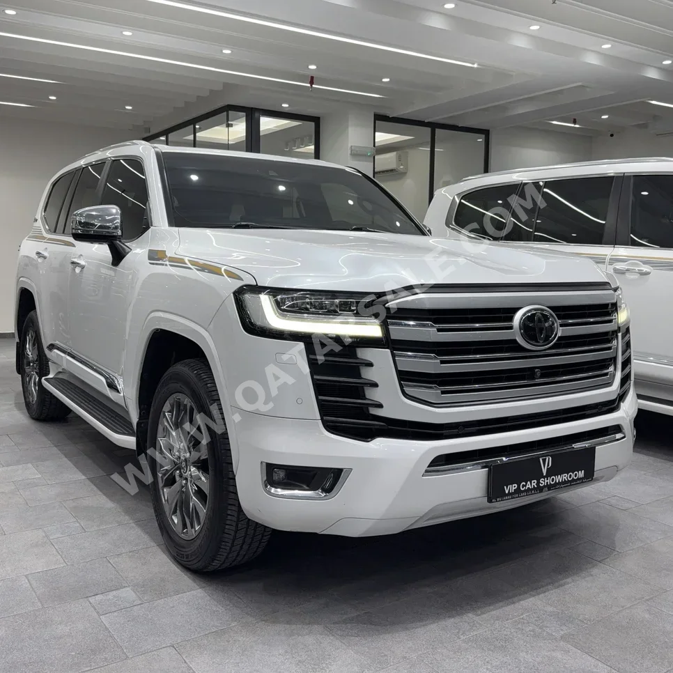 تويوتا  لاند كروزر  في اكس ار توين توربو  2022  اوتوماتيك  88,000 كم  6 سلندر  دفع رباعي  اس يو في  أبيض