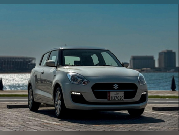 Suzuki  Swift  4 Cylinder  Hatchback  White  2022