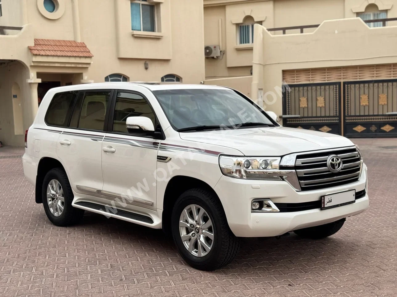 تويوتا لاند كروزر جي اكس ار 2021 اوتوماتيك 97,500 كم 6 سلندر دفع رباعي اس يو في أبيض