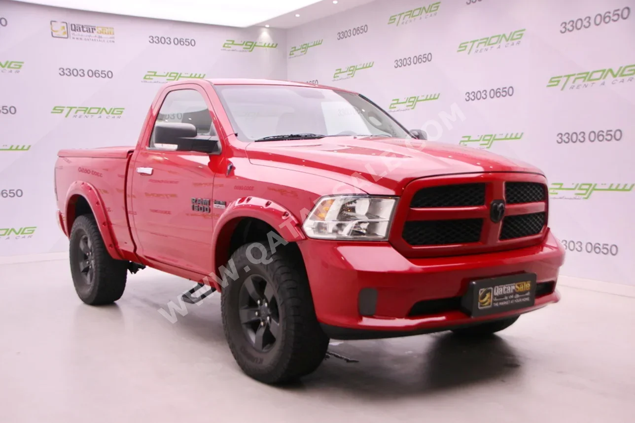 دودج رام 1500 2013 اوتوماتيك 168,000 كم 8 سلندر دفع رباعي بيكب أحمر