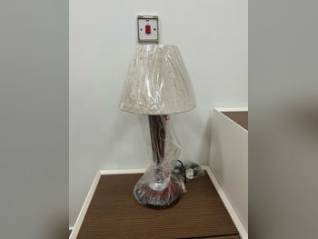 الإضاءة - مصابيح الطاولة والأرضية  - اللون البيج  -عدد المصابيح: 1