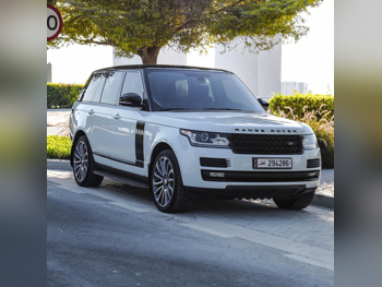 Land Rover Range Rover Vogue SE Super charged 2015 Automatic 118,000 Km 8 Cylinder Four Wheel Drive (4WD) SUV White and Black With Warranty
