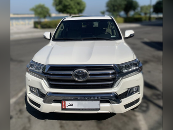 تويوتا لاند كروزر جي اكس ار 2020 اوتوماتيك 95,000 كم 8 سلندر دفع رباعي اس يو في أبيض لؤلؤي