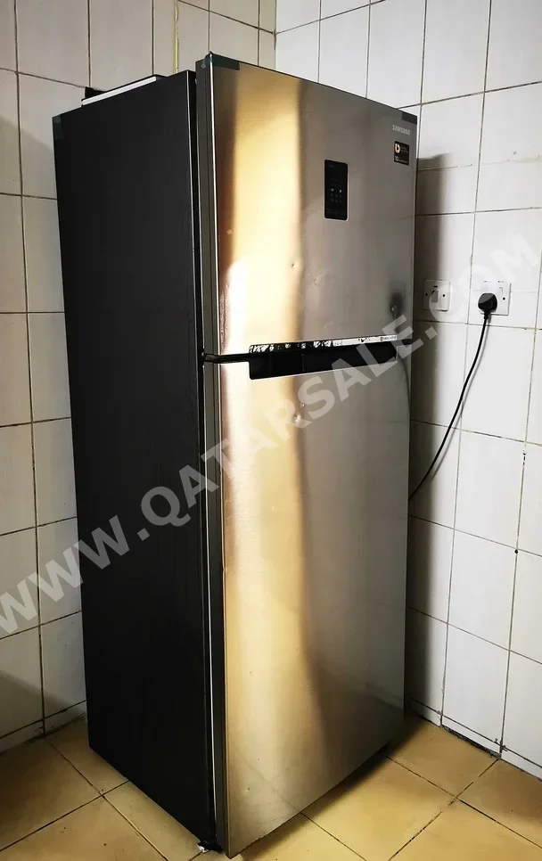 سامسونج ثلاجة بفريزر علوي - فضي