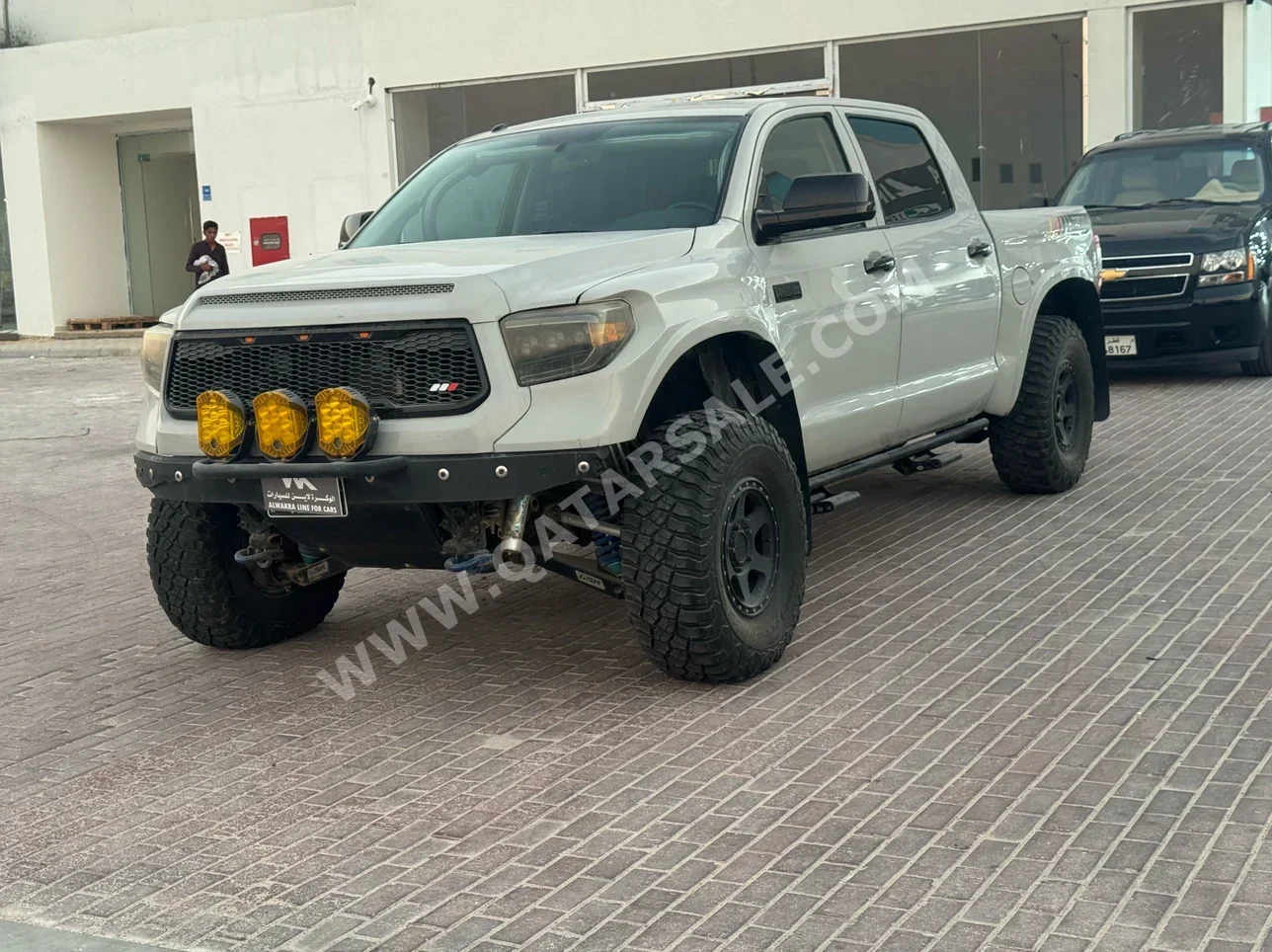 Toyota Tundra TRD 2015 Automatic 88,000 Km 8 Cylinder Four Wheel Drive (4WD) Pick Up Gray With Warranty