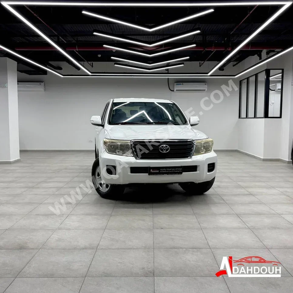 تويوتا  لاند كروزر  جي  2012  اوتوماتيك  520,000 كم  6 سلندر  دفع رباعي  اس يو في  أبيض
