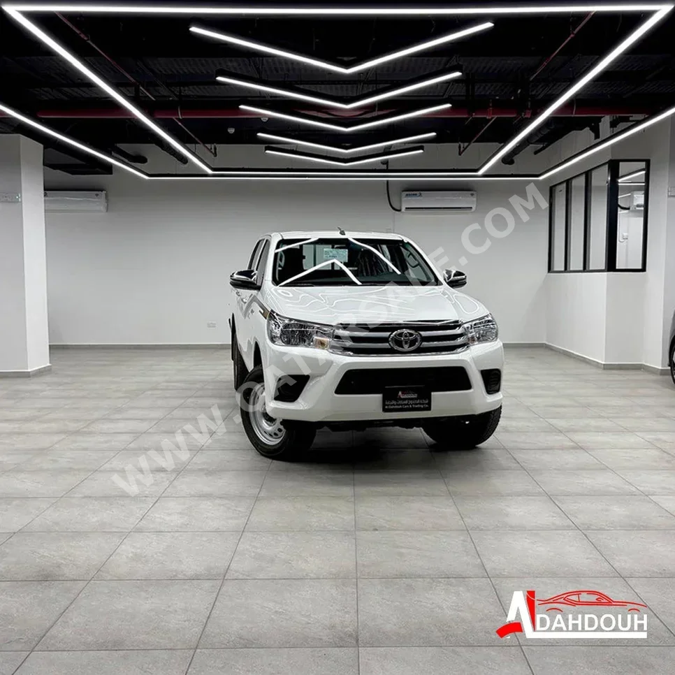 Toyota Hilux 2024 Manual 0 Km 4 Cylinder Four Wheel Drive (4WD) SUV Gray With Warranty