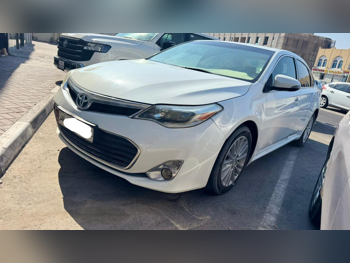 تويوتا  أفالون  لمتيد  2015  اوتوماتيك  280,000 كم  6 سلندر  سحب امامي  سيدان  أبيض