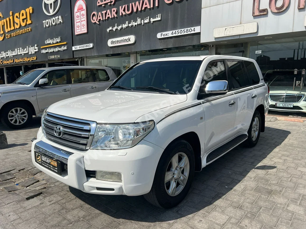 Toyota Land Cruiser VXR 2011 Automatic 220,000 Km 8 Cylinder Four Wheel Drive (4WD) SUV White