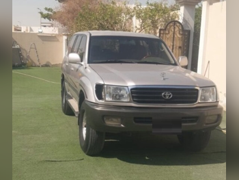 تويوتا لاند كروزر جي اكس 2001 اوتوماتيك 500,000 كم 6 سلندر دفع كلي مستمر كلاسك رمادي