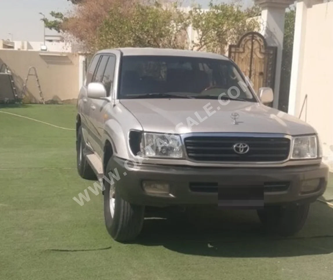 Toyota Land Cruiser GX 2001 Automatic 500,000 Km 6 Cylinder All Wheel Drive (AWD) Classic Gray