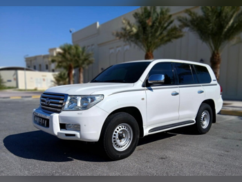 Toyota Land Cruiser VXR 2011 Automatic 397,000 Km 8 Cylinder Four Wheel Drive (4WD) SUV White