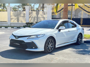تويوتا  كامري  ليمتد  2024  اوتوماتيك  25,000 كم  6 سلندر  سحب امامي  سيدان  أبيض  تحت الضمان