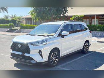 Toyota Veloz 2024 Automatic 48,000 Km 4 Cylinder Front Wheel Drive (FWD) Hatchback White With Warranty