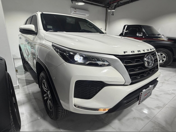 تويوتا  فورشنر  2024  اوتوماتيك  53,000 كم  6 سلندر  دفع رباعي  اس يو في  أبيض  تحت الضمان