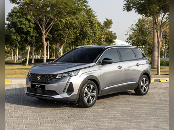 بيجو  5008  جي تي  لاين  2023  اوتوماتيك  35,000 كم  4 سلندر  دفع رباعي  اس يو في  فضي  تحت الضمان