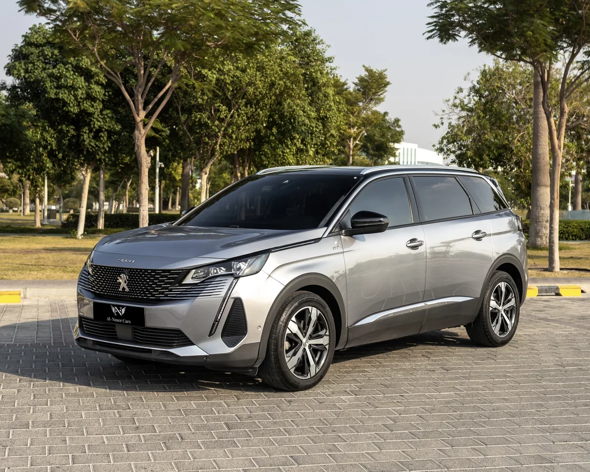 بيجو 5008 جي تي لاين 2023 اوتوماتيك 35,000 كم 4 سلندر دفع رباعي اس يو في فضي تحت الضمان