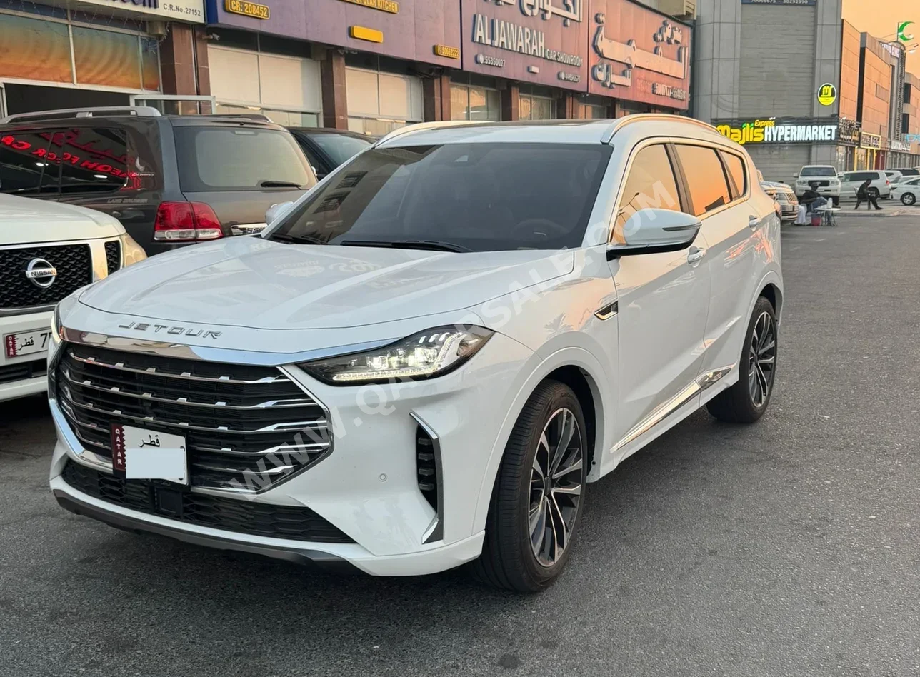 جيتور اكس 70 بلس 2025 اوتوماتيك 13,000 كم 4 سلندر دفع رباعي اس يو في أبيض تحت الضمان