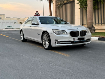 بي ام دبليو الفئة - السابعة 750 Li 2013 اوتوماتيك 126,000 كم 8 سلندر دفع خلفي سيدان أبيض
