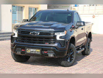 شفروليه سلفرادو تريل بووز 2022 اوتوماتيك 13,000 كم 8 سلندر دفع رباعي بيكب رمادي تحت الضمان