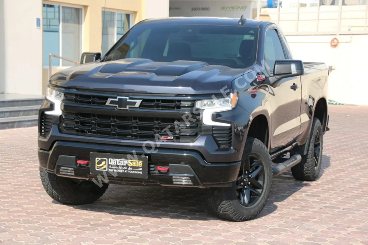 Chevrolet Silverado Trail Boss 2022 Automatic 13,000 Km 8 Cylinder Four Wheel Drive (4WD) Pick Up Gray With Warranty