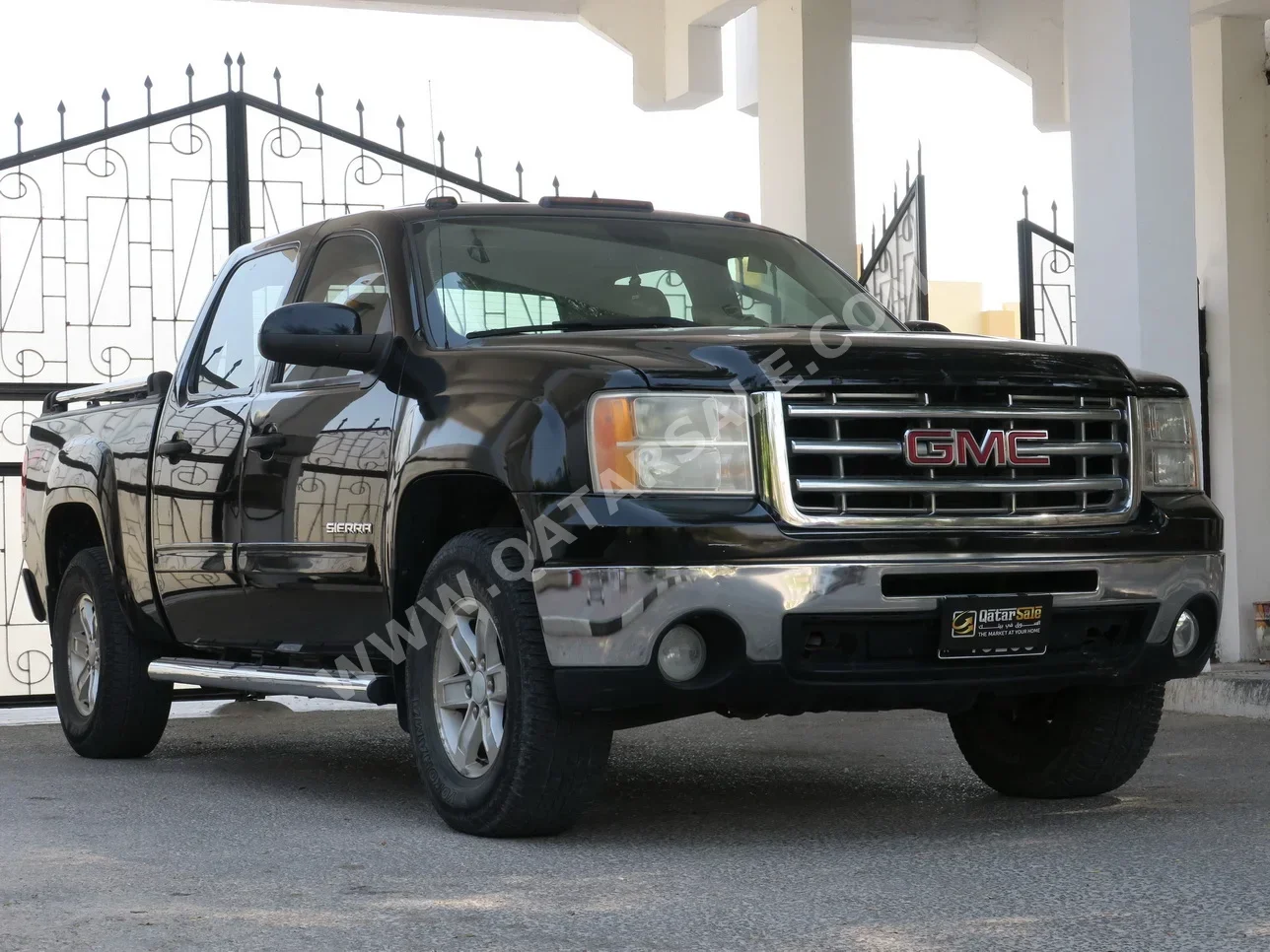 GMC Sierra Z71 2011 Automatic 273,000 Km 8 Cylinder Four Wheel Drive (4WD) Pick Up Black