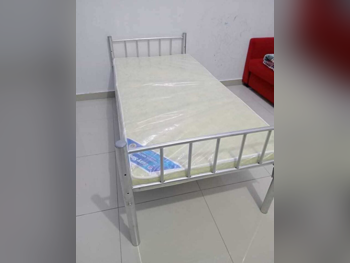 الأسّرة - لايف ستايل  - فردي  - اللون الرمادي  - متضمنة المرتبة