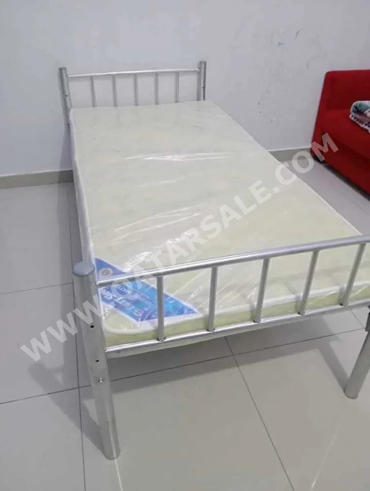 Beds - Lifestyle - Single - Gray - Mattress Included