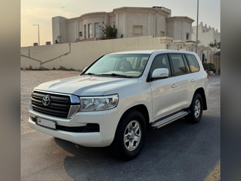 تويوتا لاند كروزر جي اكس 2016 اوتوماتيك 200,000 كم 6 سلندر دفع رباعي اس يو في أبيض لؤلؤي