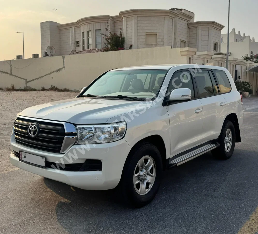 تويوتا لاند كروزر جي اكس 2016 اوتوماتيك 200,000 كم 6 سلندر دفع رباعي اس يو في أبيض لؤلؤي