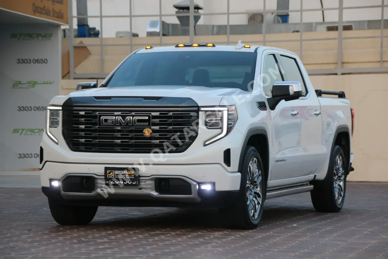 GMC Sierra Denali 2023 Automatic 63,000 Km 8 Cylinder Four Wheel Drive (4WD) SUV Pearl With Warranty