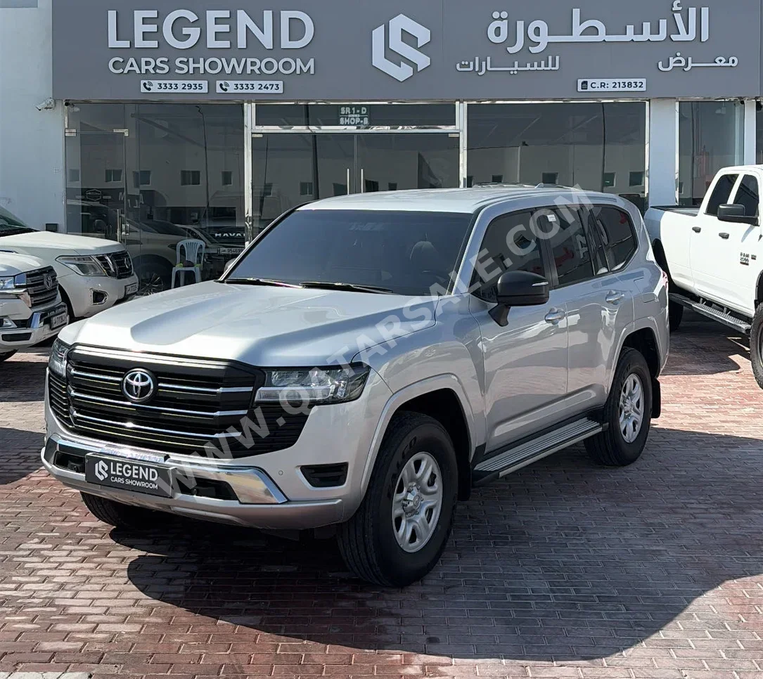 تويوتا  لاند كروزر  جي اكس  2024  اوتوماتيك  62,000 كم  6 سلندر  دفع رباعي  اس يو في  فضي  تحت الضمان