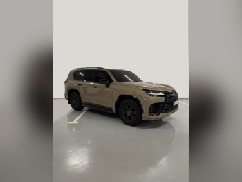 لكزس ال اكس 600 لكجري 2022 اوتوماتيك 120,000 كم 6 سلندر دفع رباعي اس يو في بيج