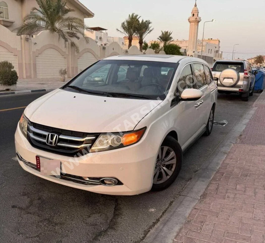 Honda  Odyssey  Touring  2015  Automatic  150,000 Km  6 Cylinder  Front Wheel Drive (FWD)  Van / Bus  White