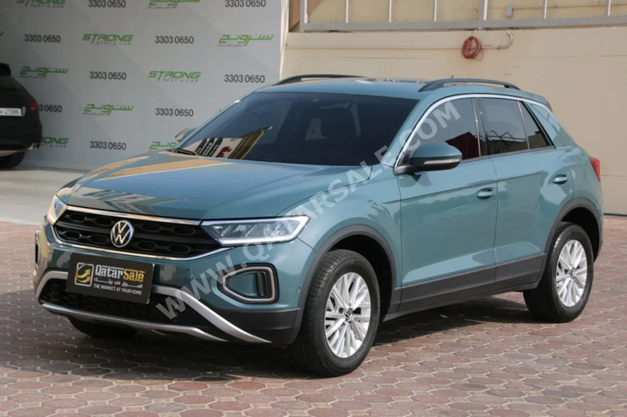 Volkswagen T-Roc 2023 Automatic 28,000 Km 4 Cylinder Four Wheel Drive (4WD) SUV Green With Warranty