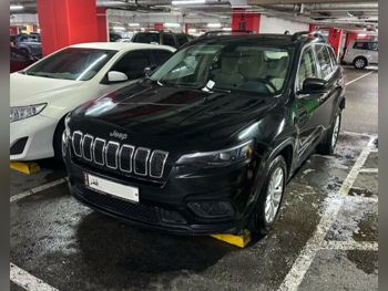 جييب شيروكي سبورت 2021 اوتوماتيك 78,000 كم 6 سلندر دفع رباعي اس يو في أسود