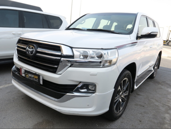 Toyota  Land Cruiser  GXR  2017  Automatic  304,000 Km  6 Cylinder  Four Wheel Drive (4WD)  SUV  White