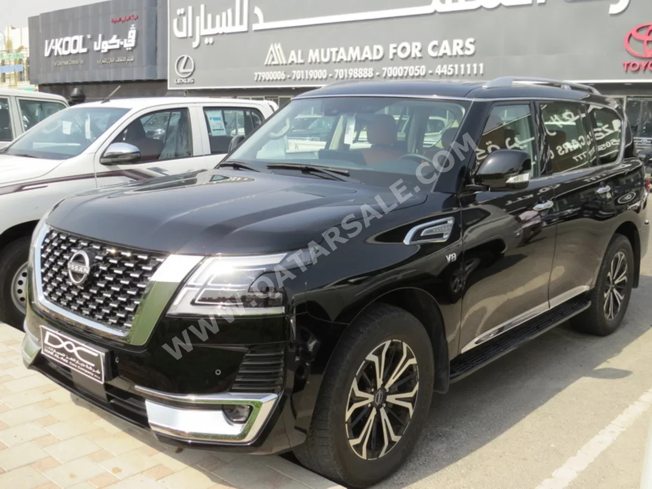 نيسان باترول تيتانيوم 2023 اوتوماتيك 22,000 كم 8 سلندر دفع رباعي اس يو في أسود تحت الضمان