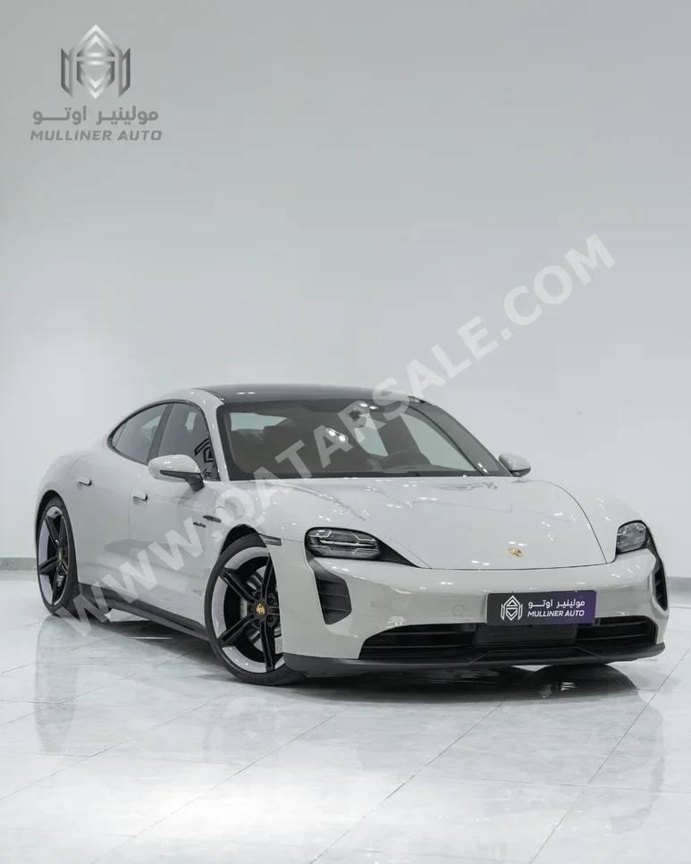 بورش تايكن 2024 تبترونك 14,000 كم 0 سلندر دفع خلفي سيدان رمادي تحت الضمان