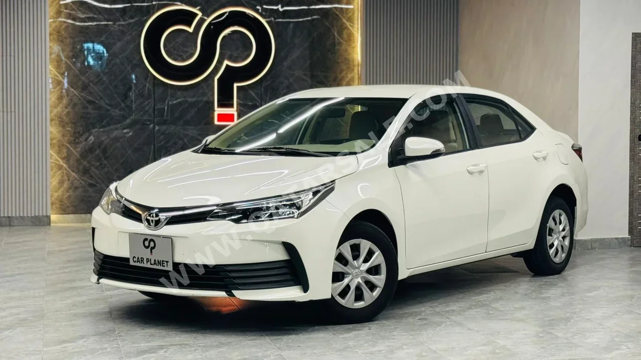 Toyota Corolla 2017 Automatic 69,000 Km 4 Cylinder Front Wheel Drive (FWD) Sedan White