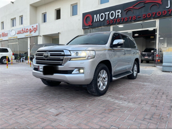 تويوتا  لاند كروزر  في اكس أس  2018  اوتوماتيك  240,000 كم  8 سلندر  دفع رباعي  اس يو في  فضي