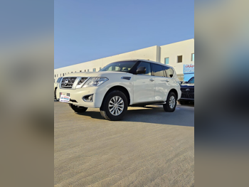 Nissan Patrol 2017 Manual 257,000 Km 6 Cylinder Four Wheel Drive (4WD) SUV White