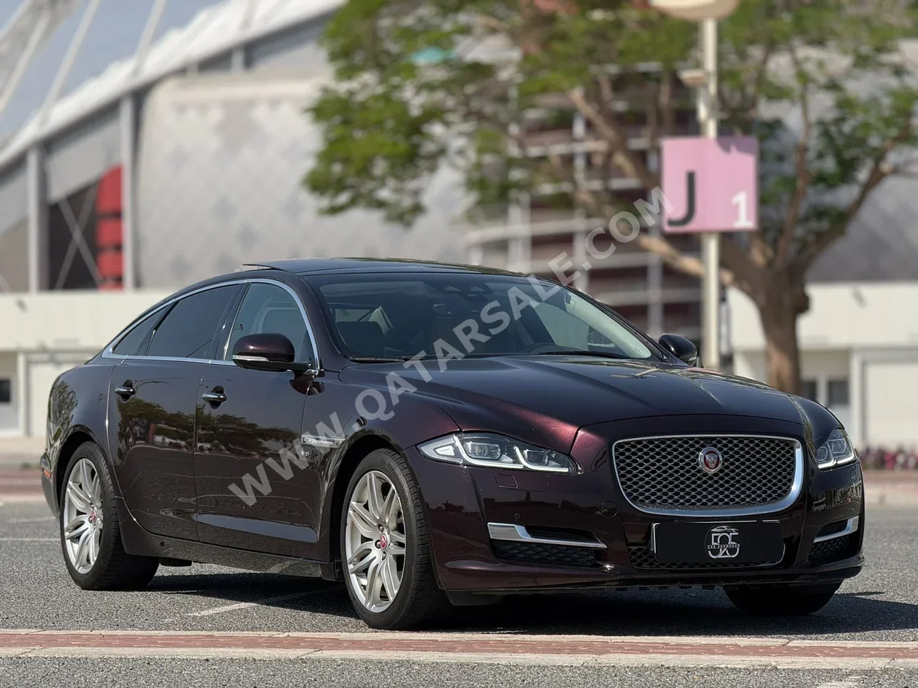 جاكوار أكس جي ال 2019 اوتوماتيك 119,000 كم 6 سلندر دفع خلفي سيدان أسود