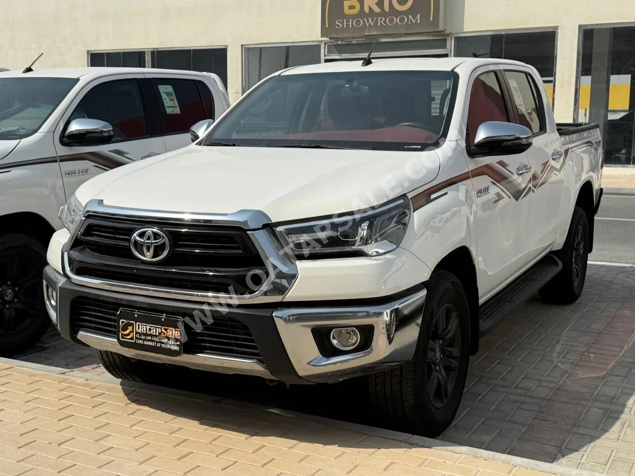 تويوتا هاي لوكس 2024 اوتوماتيك 25,000 كم 4 سلندر دفع رباعي بيكب أبيض تحت الضمان