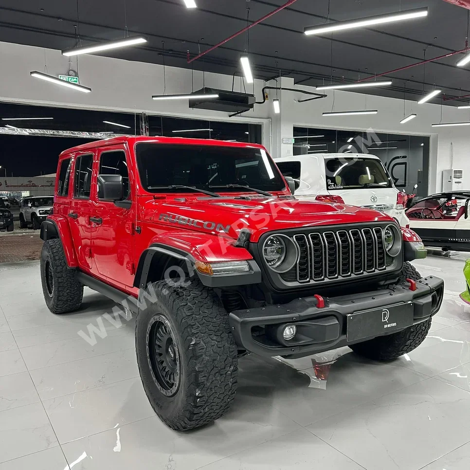 جييب رانجلار روبيكون 2022 اوتوماتيك 62,000 كم 6 سلندر دفع رباعي اس يو في أحمر تحت الضمان