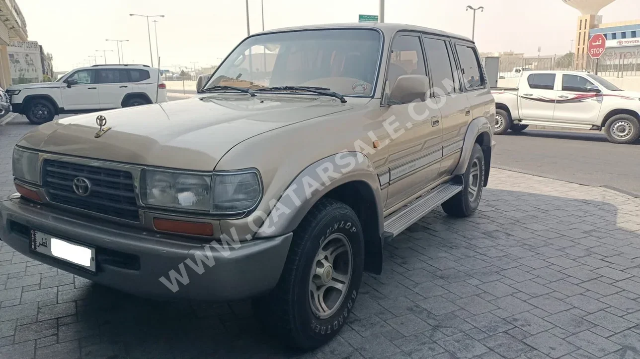 Toyota Land Cruiser VXR 1997 Automatic 475,000 Km 8 Cylinder Four Wheel Drive (4WD) SUV Gold